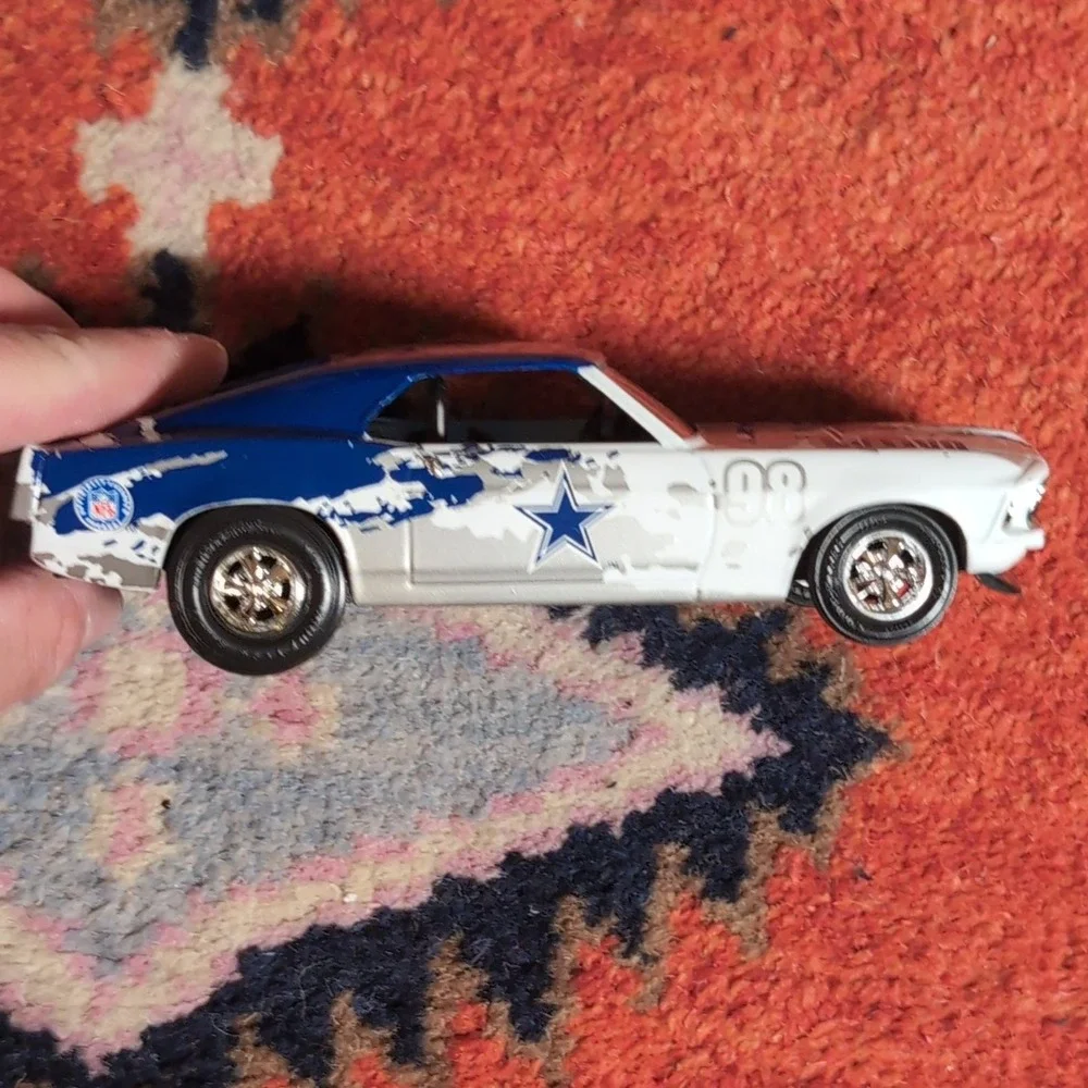 Ertl 1969 Ford Mustang Boss 302 Dallas Cowboys Die-Cast Bank 1:24 NFL
